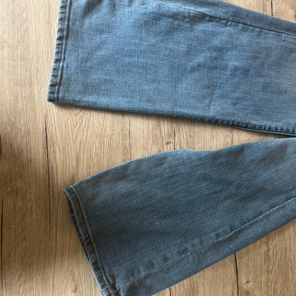 Levi size 8 light blue boot cut embroidered jeans - Picture 8 of 8